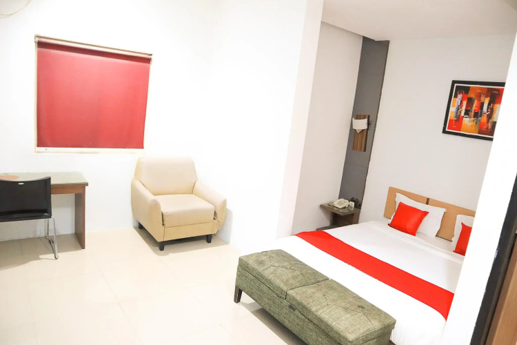 De Nearby Hotel