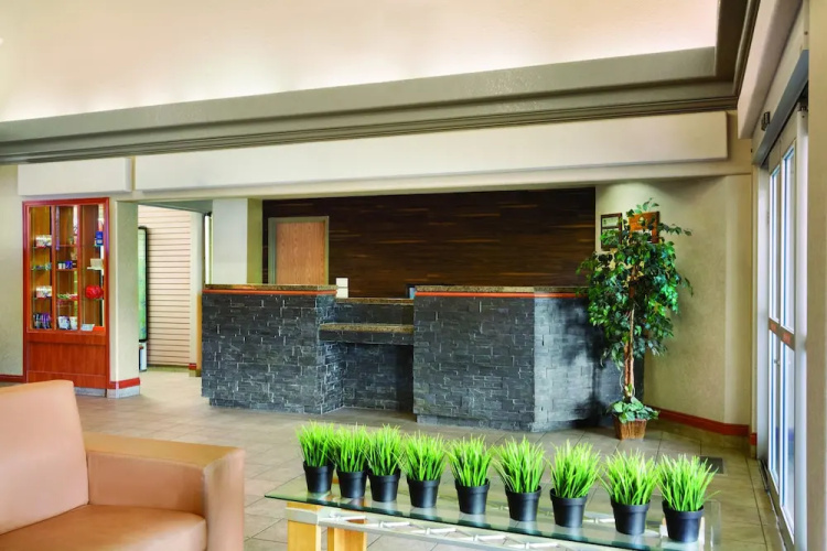 Days Inn - Red Deer