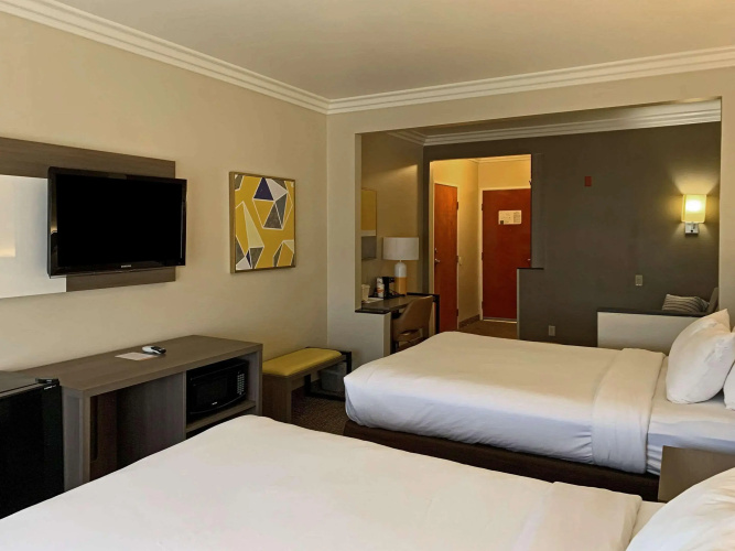 Comfort Suites Oceanside Camp Pendleton Area