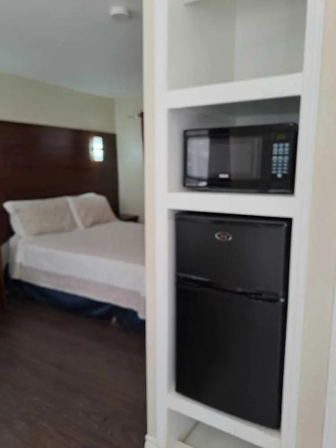 Three Islands Motel