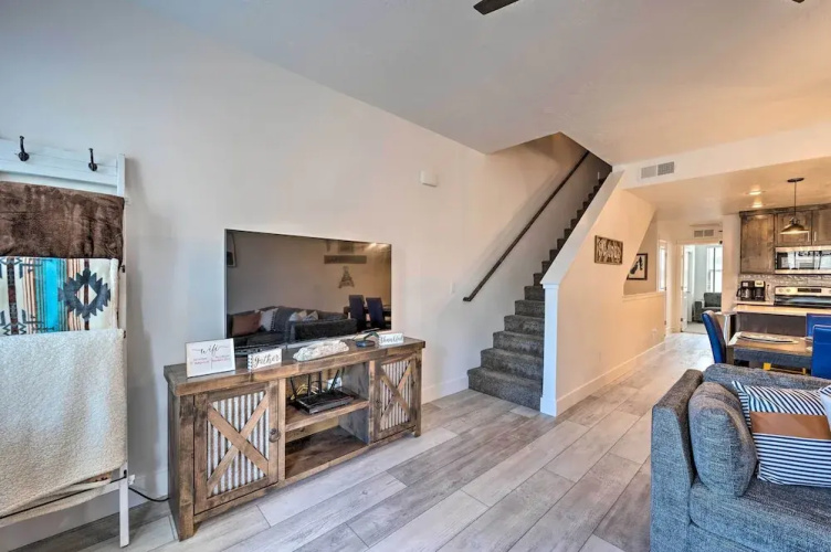 Charming Mccall Townhome: Hike, Fish, & Ski!