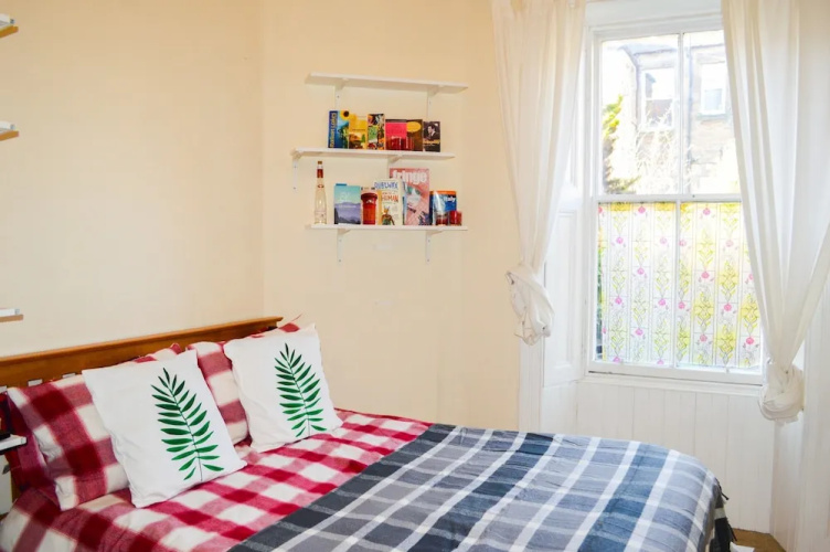 Bright Flat in Edinburgh With Private Garden