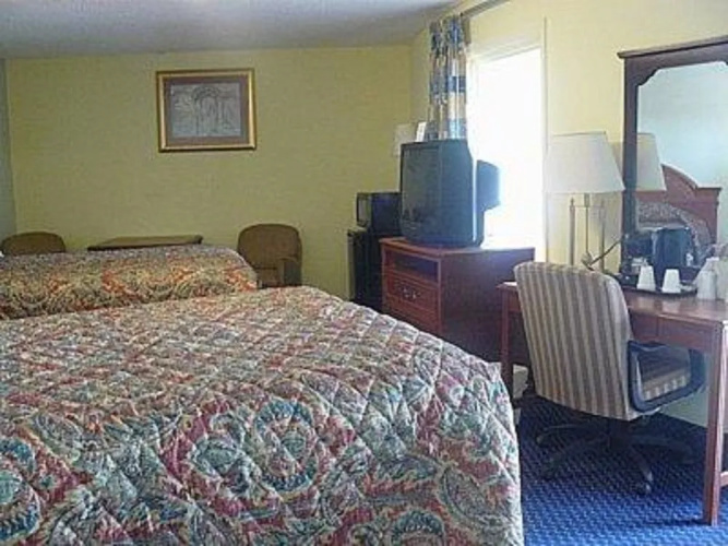 Whispering Pines Motel