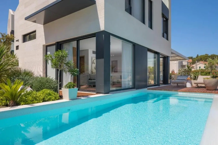 Villa beachfront