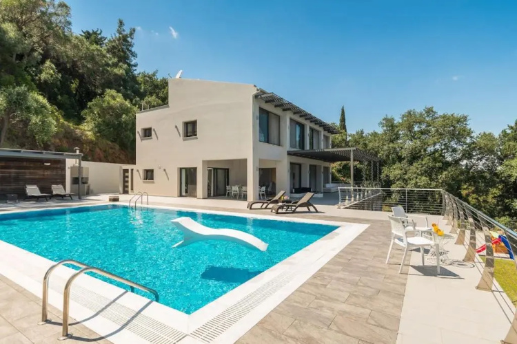 Villa 360 Corfu by villa2be