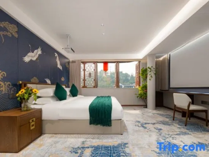 Deluxe Family Attic Suite