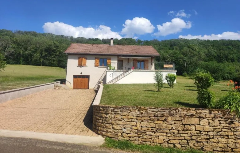 3 Bedrooms Cottage