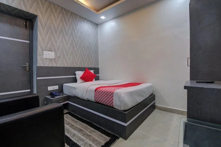 Oyo 17188 A K Residency