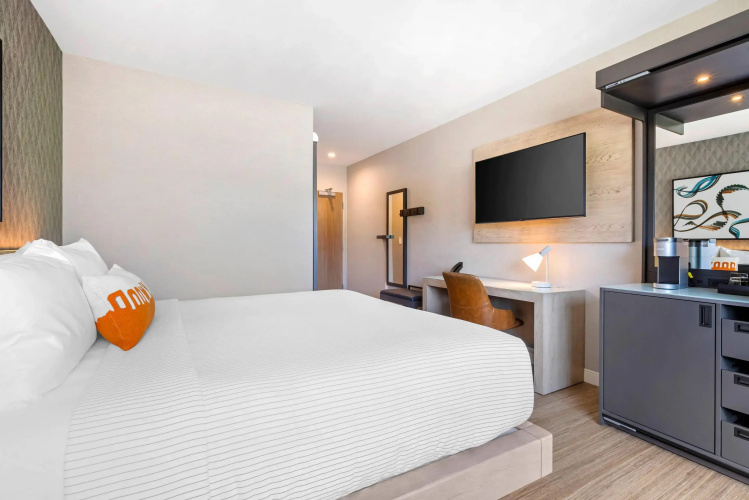 Cambria Hotel Burbank Airport