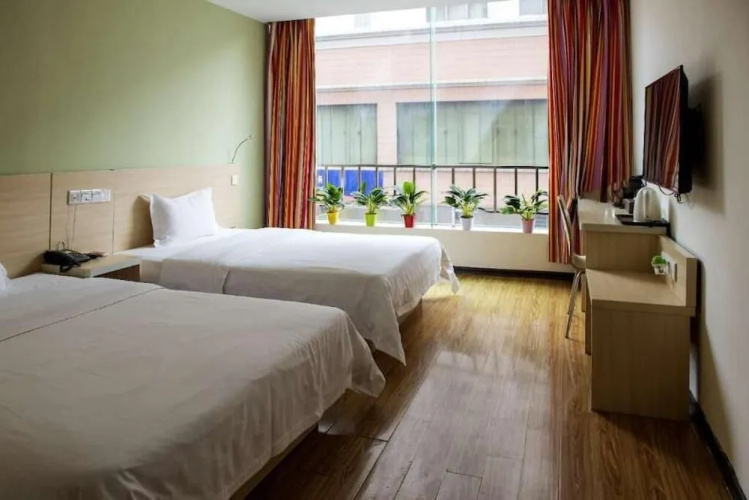 E Hotel