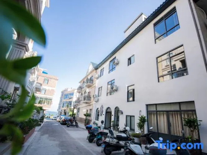 Hostels are also available in Meizhou Island