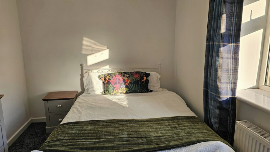 Pet Friendly - 3 Bedrooms - 6 Guests - Parking