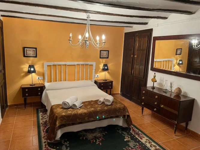 4 Bedrooms Cottage