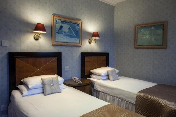 Standard Twin room with sea view