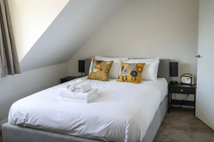 Bright & Beautiful Studio Flat in Bristol