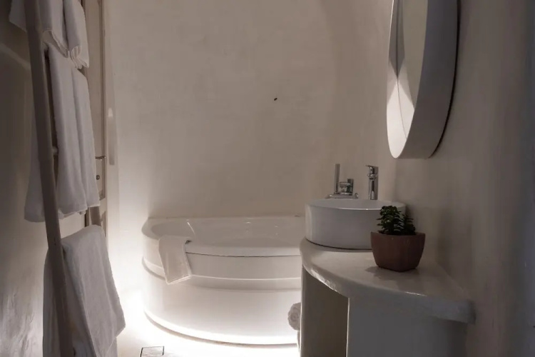 Globe Suites