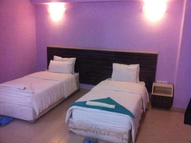 Hole Hotel