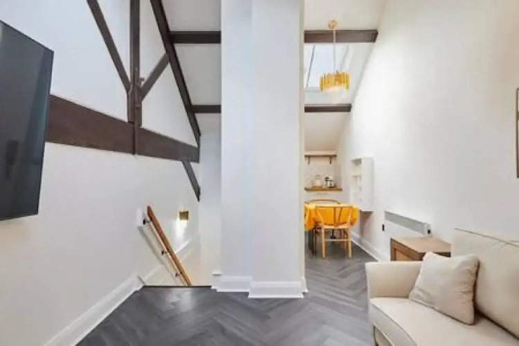Host Stay Queen Square Hideaway