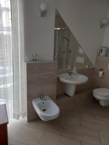 Standard Twin room with lake view