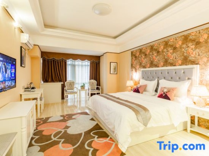 Standard Double room with city view