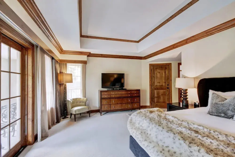 Ritz Carlton Residence Spacious with Valley Views by RedAwning
