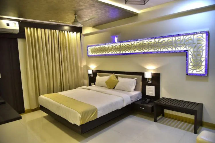 Hotel Times Square by FabHotels