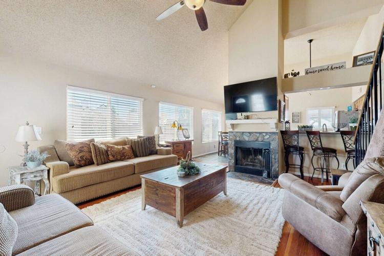 3BR Home w/ Sparkling Pool, Fire Pit