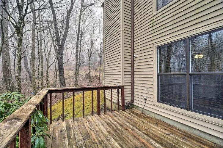 Deck & Grill: Modern Sugar Mtn Escape!