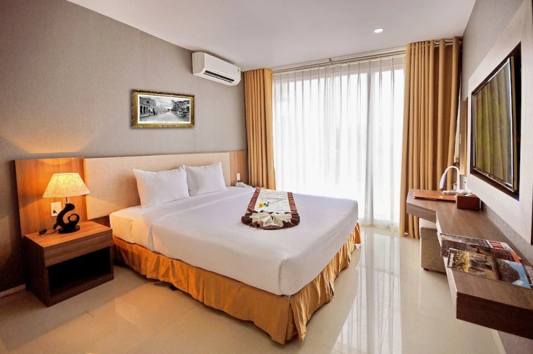 2 Bedrooms Standard Family room with balcony and with mountain view