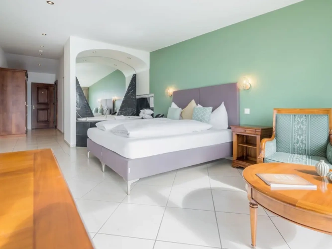 Double Junior Suite with lake view