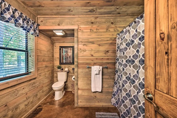 Luxe Broken Bow Cabin w/ Tesla Charging Station
