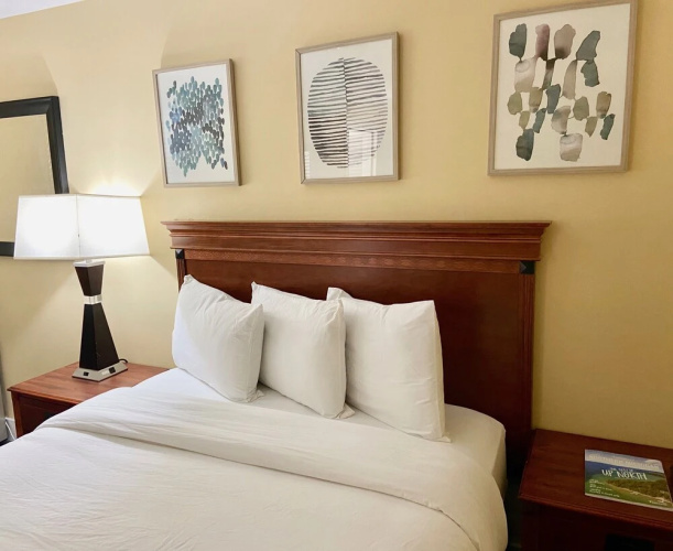 Elk Rapids Lakeshore Inn