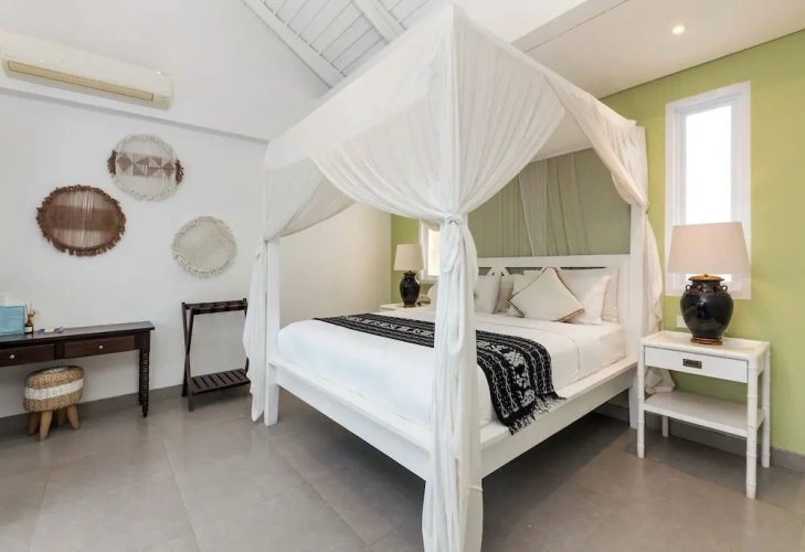 Villa with balcony and with courtyard view