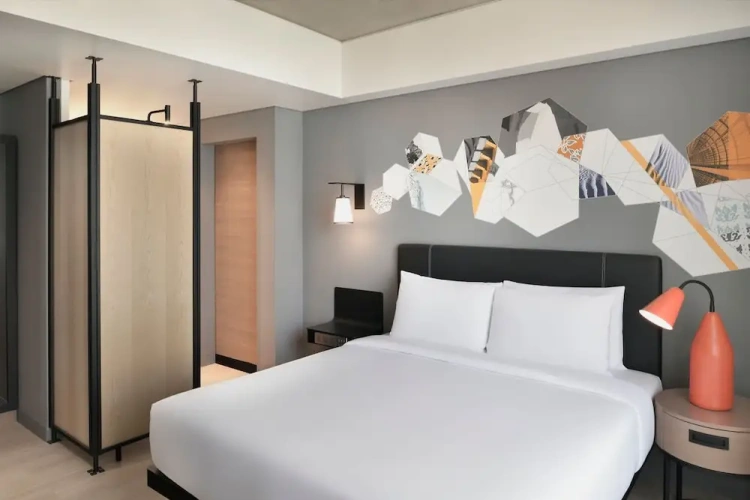 1 Bedroom Breezy Double Suite with city view