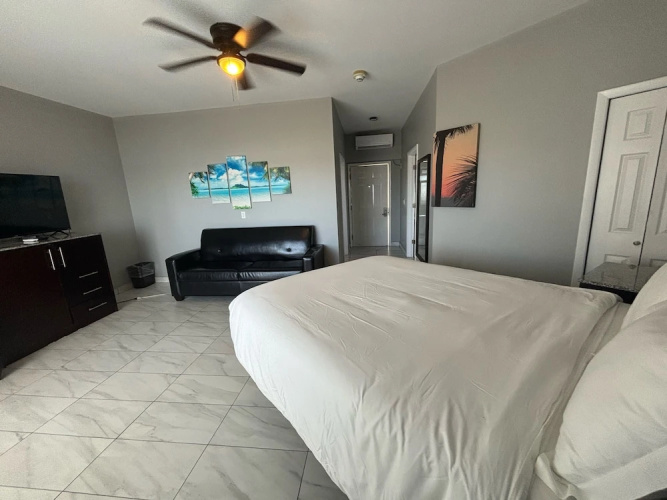 Grace Bay Suites