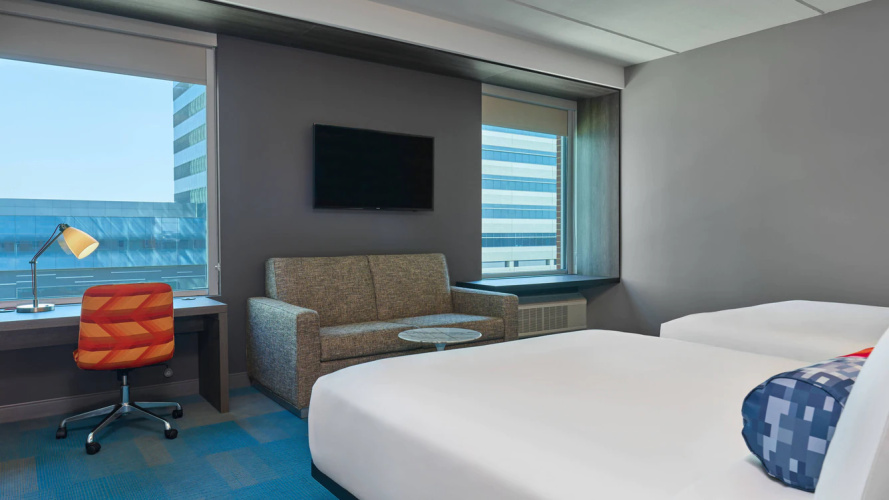 Suite with courtyard view