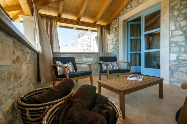 4 Bedrooms Villa