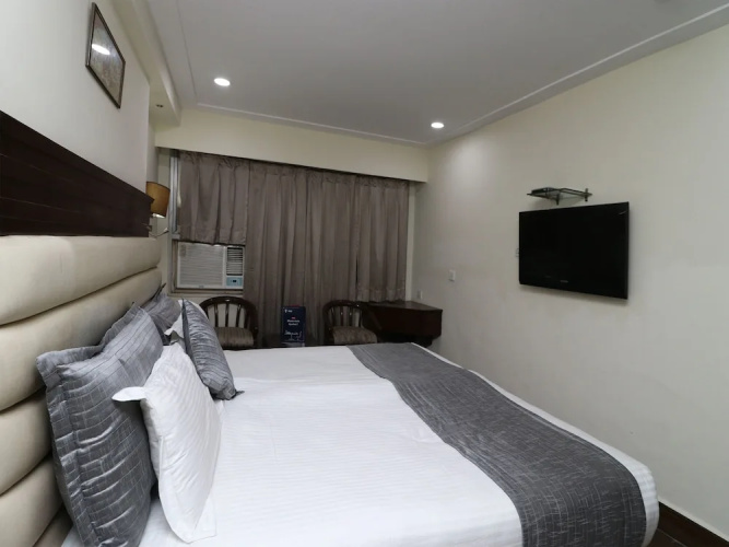 OYO 11647 Hotel Metro