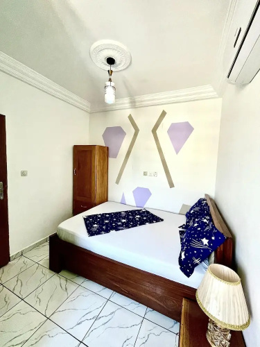 1 Bed Studio Sleeps 2 - Secure Parking, Central
