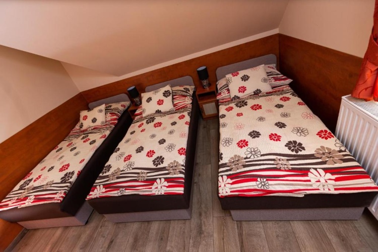 Standard Triple room