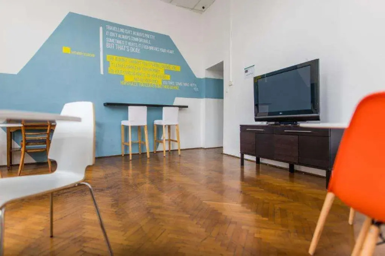 2B Hostel & Rooms