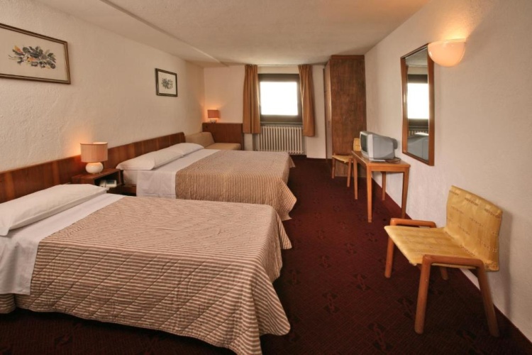 Standard Triple room with mountain view