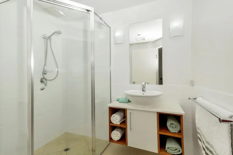 Peponi 4 - Beachfront Apartment