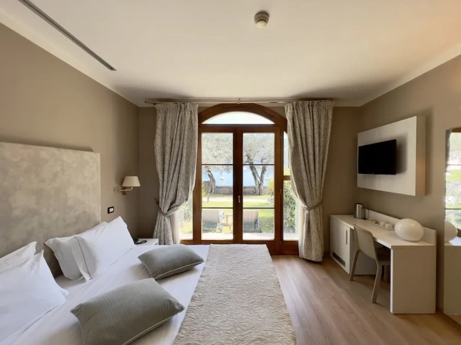 Deluxe Double room with lake view