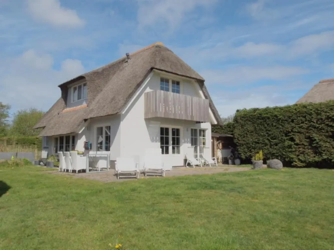 3 Bedrooms Cottage