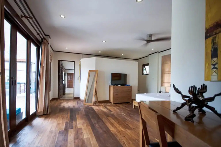 3 Bedroom Pool Villa 20 seconds from Samrong beach front