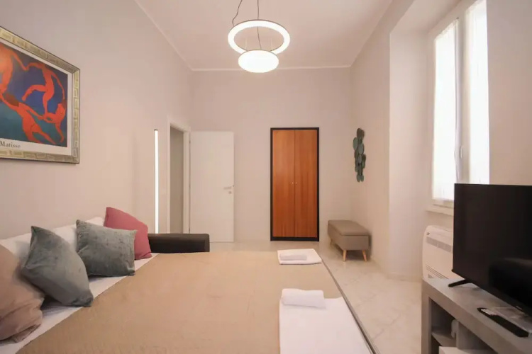 Rome Flat 42 by Ghor