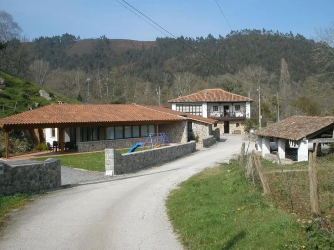 3 Bedrooms Cottage