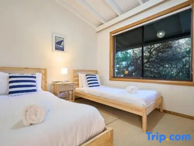 Waubs Beach Cottage