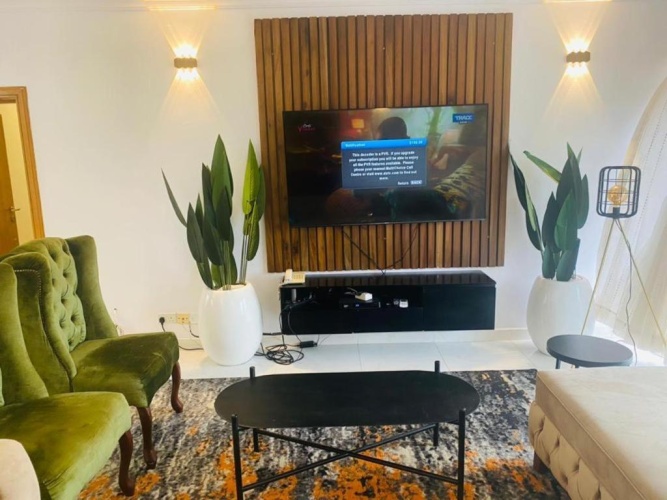 3 Bedrooms Apartment